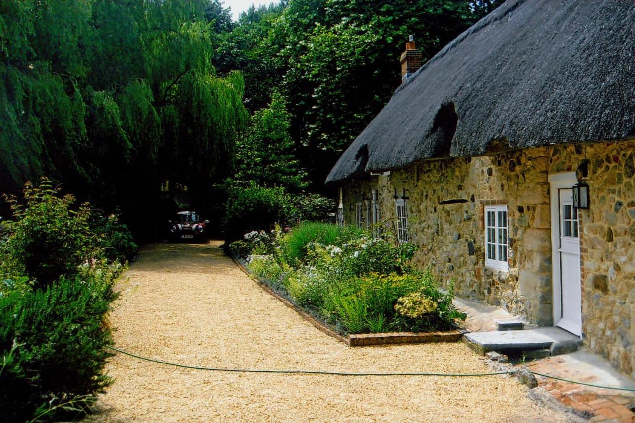 Afton Thatch: Beautiful Thatched Family Cottage Freshwater Εξωτερικό φωτογραφία