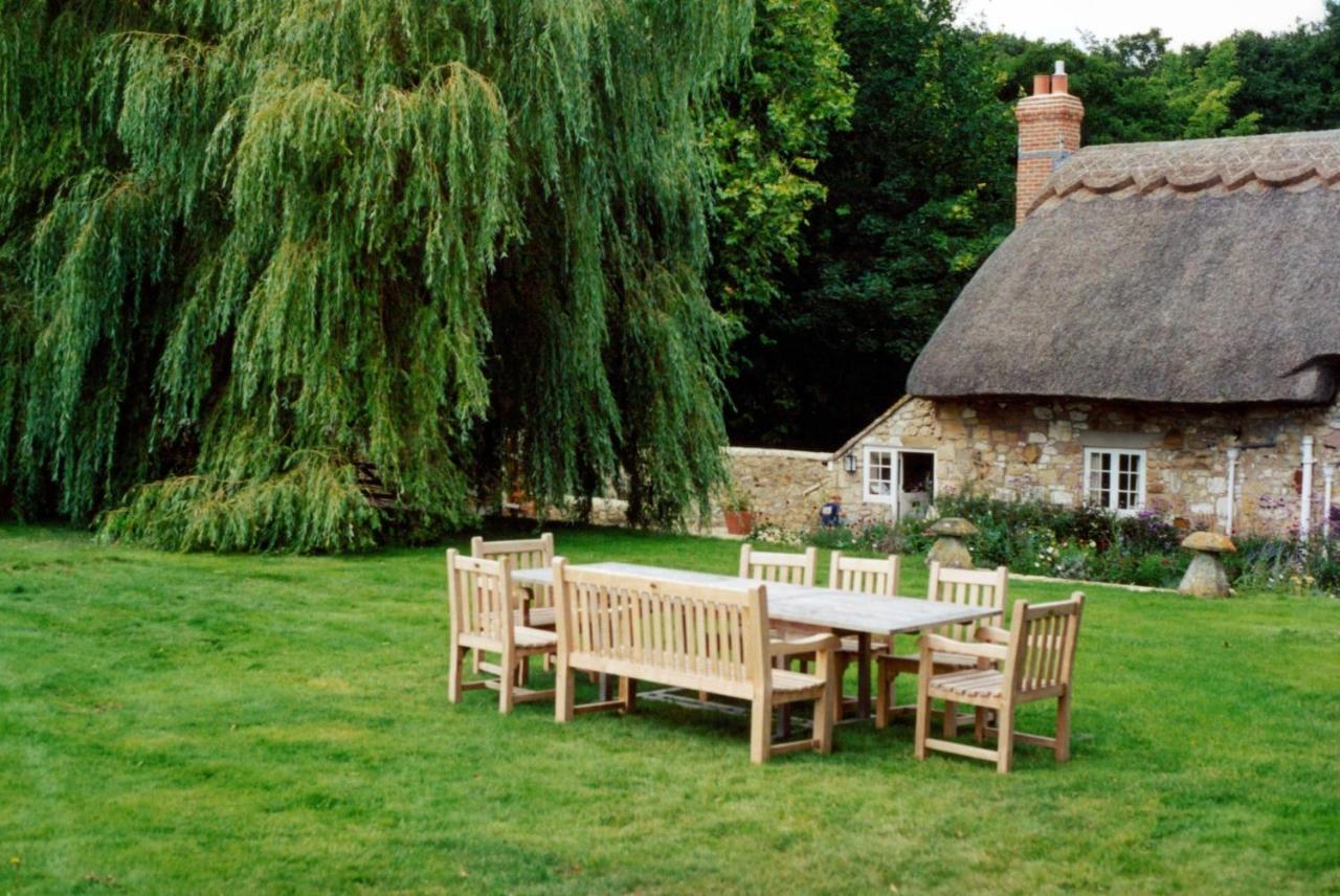 Afton Thatch: Beautiful Thatched Family Cottage Freshwater Εξωτερικό φωτογραφία